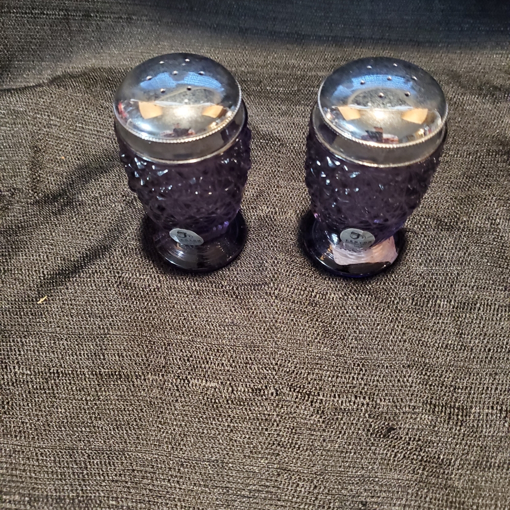 Fenton "Daisy and Button" amethyst carnival glass salt and pepper shakers - Picture 2 of 8